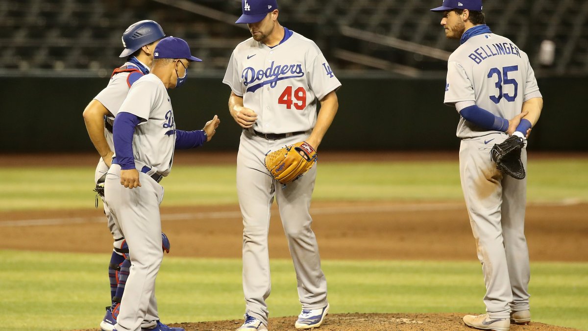 David Peralta's 2-run single lifts Dodgers past Diamondbacks