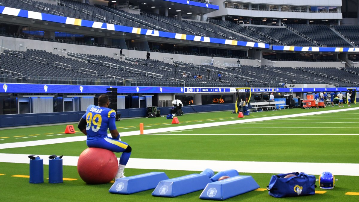 L.A. Rams host season ticket holders for 1st look at SoFi Stadium