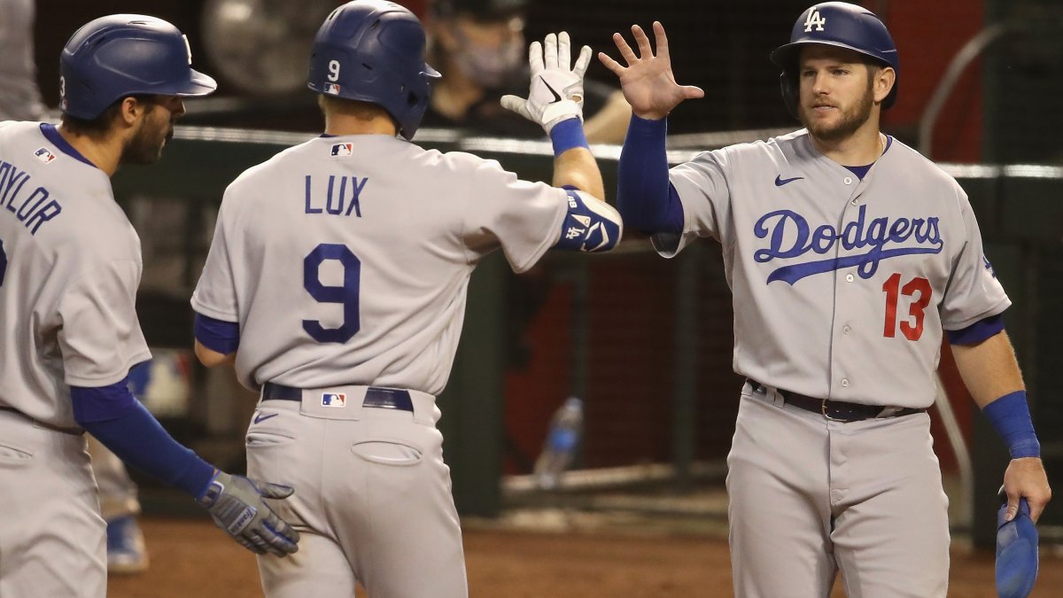 David Peralta's 2-run single lifts Dodgers past Diamondbacks