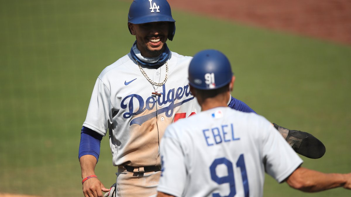 Padres Launch 3 Home Runs and Beat Dodgers 7-1