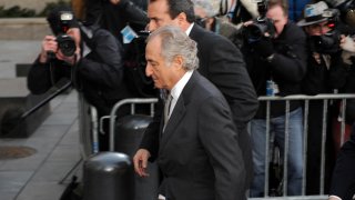 Disgraced Wall Street financier Bernard Madoff (C) arrives at a US Federal Court on March 12, 2009 in New York.