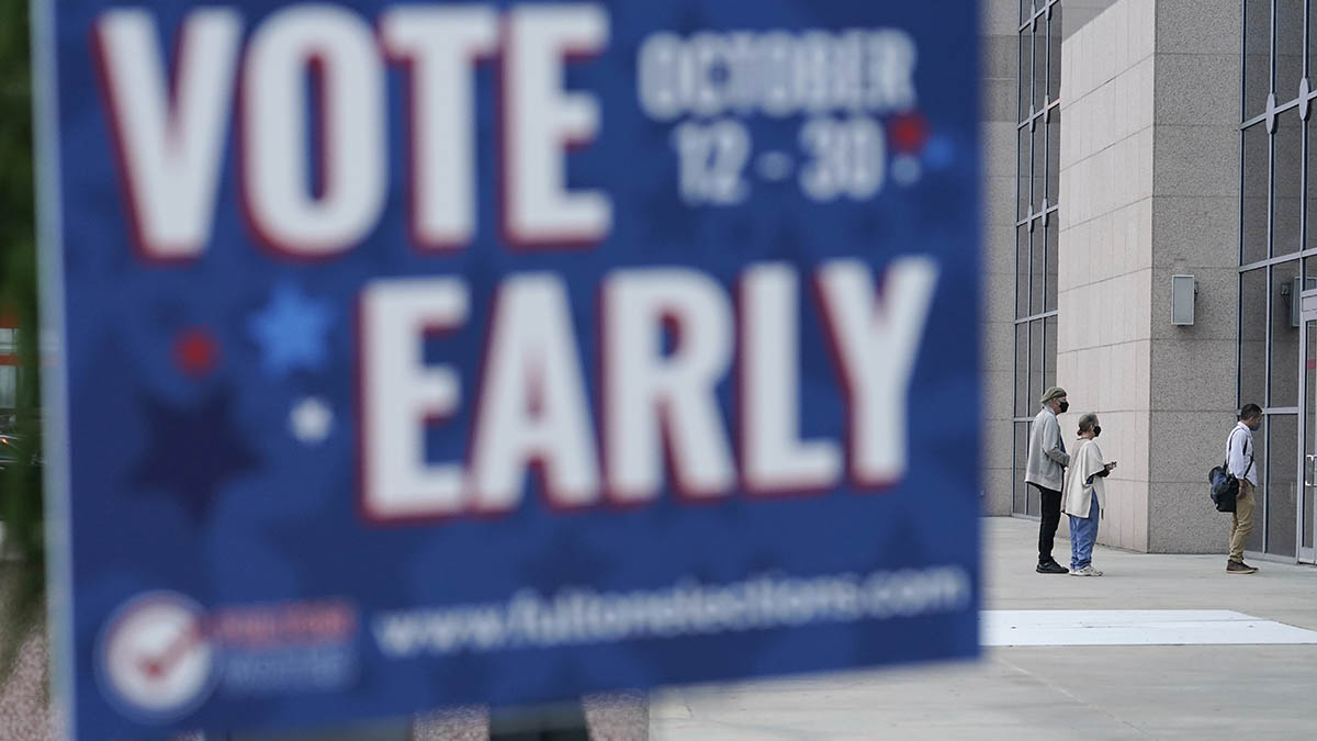 Big Turnout as Early In-Person Voting Starts in Georgia 1