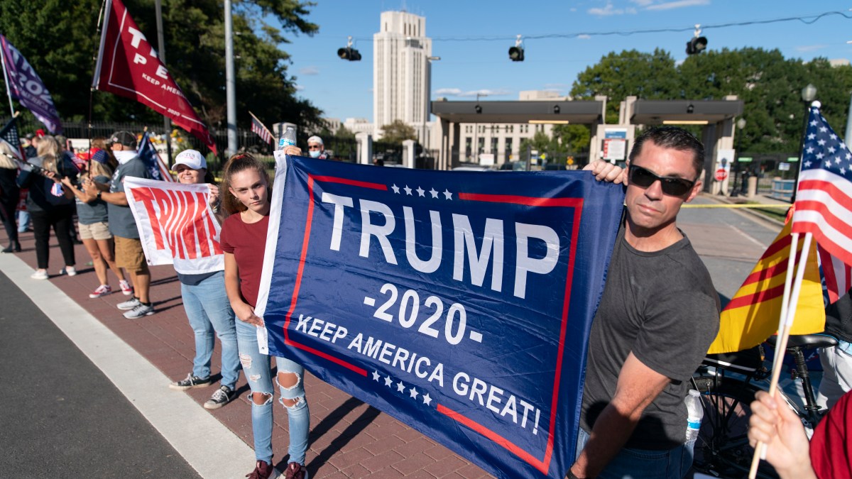 Trump Supporters Outside Walter Reed Call for Prayers, Well Wishes as President Treated for Virus 1