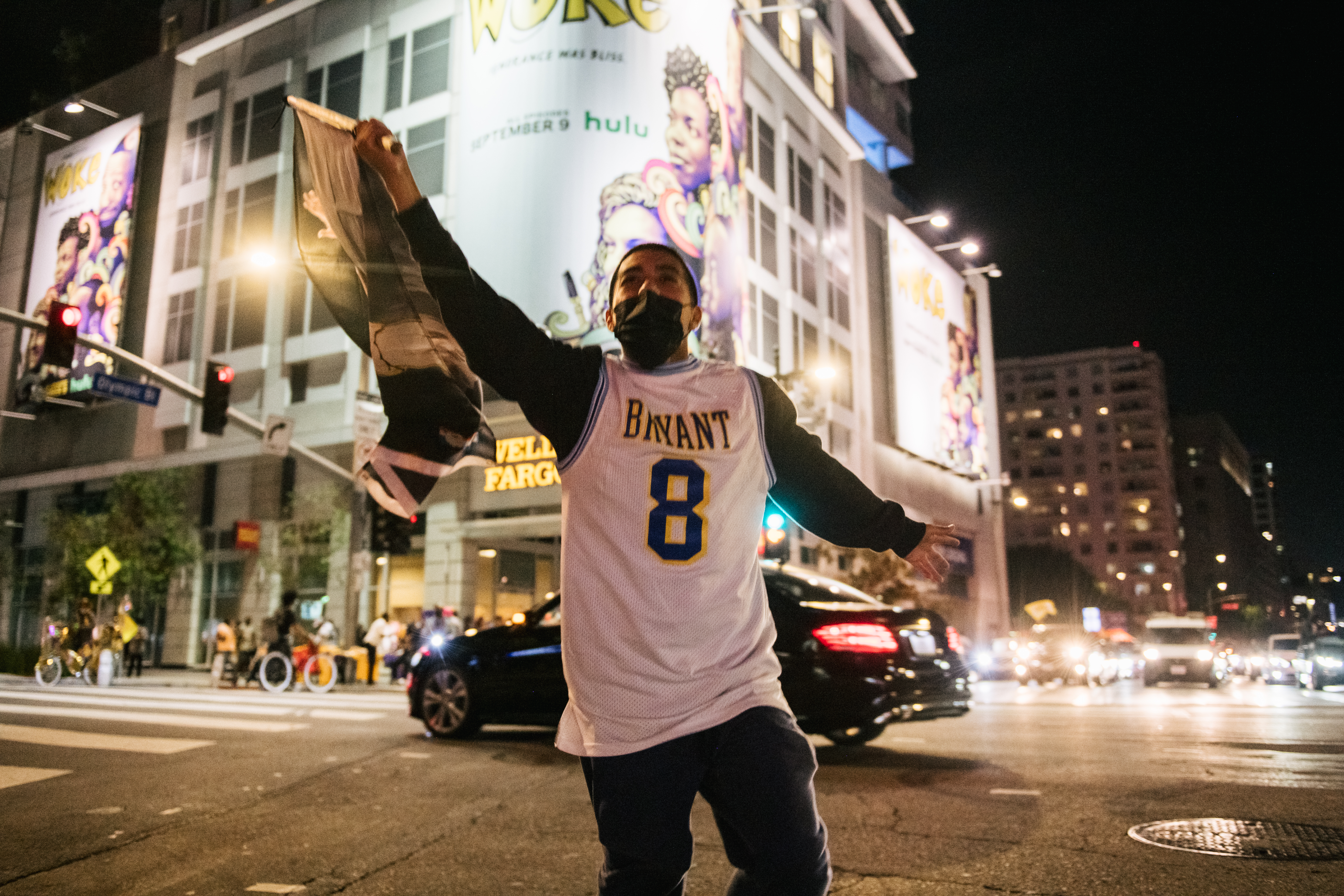 Photos Lakers Fans Celebrate Outside Staples Center Nbc Los Angeles