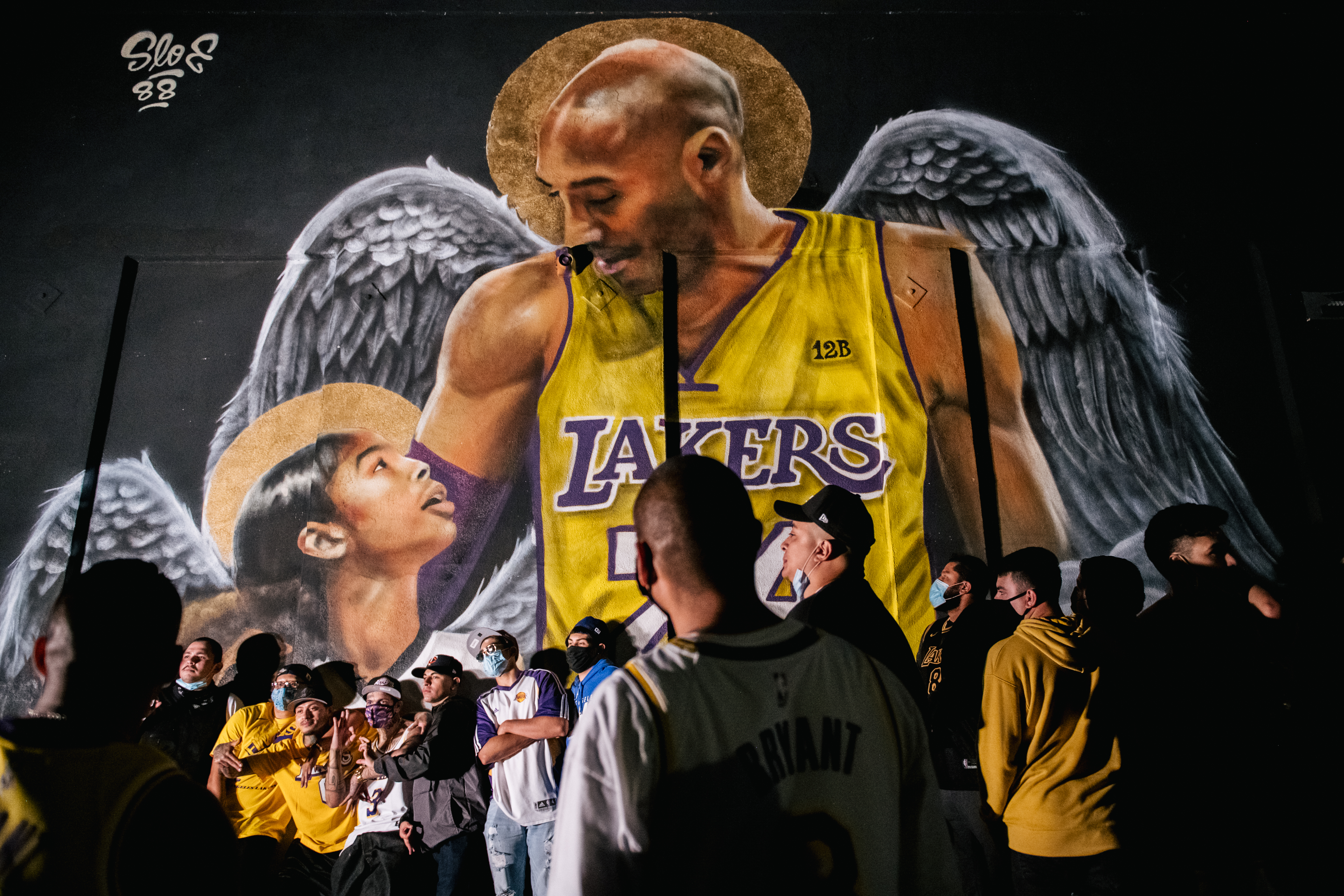 Photos Lakers Fans Celebrate Outside Staples Center Nbc Los Angeles