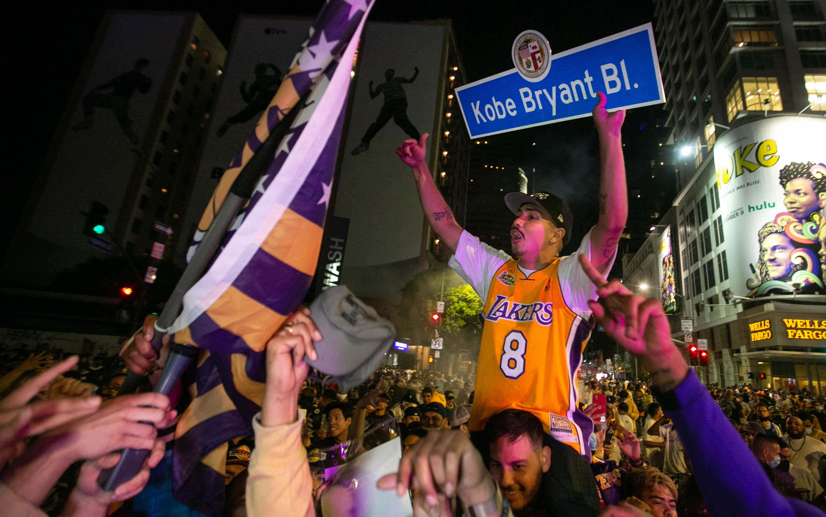 Photos: Lakers Fans Celebrate Outside Staples Center – NBC Los Angeles