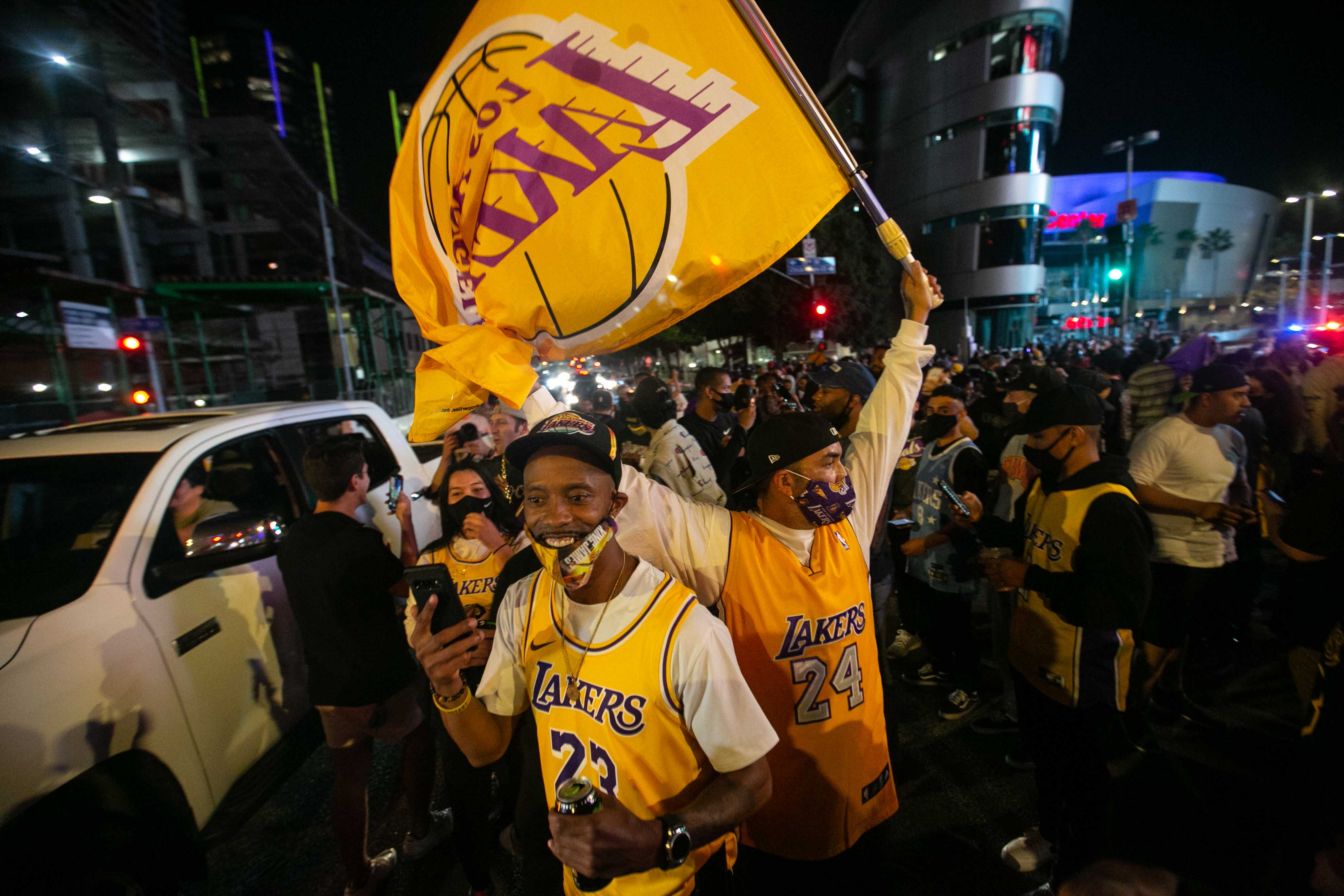 Lakers Get Their Rings Tonight ~ Downtown ~ L.A. TACO