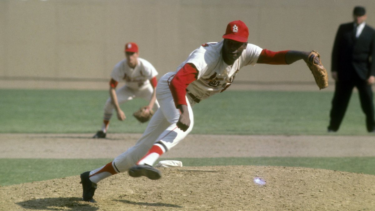 Bob Gibson, fierce Hall of Fame ace for Cardinals, dies at 84