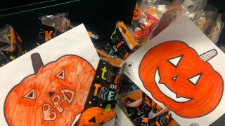 The Burbank Police Department is helping to celebrate Halloween
safely this year by hosting a “Reverse Trick-or-Treat” pumpkin coloring contest.