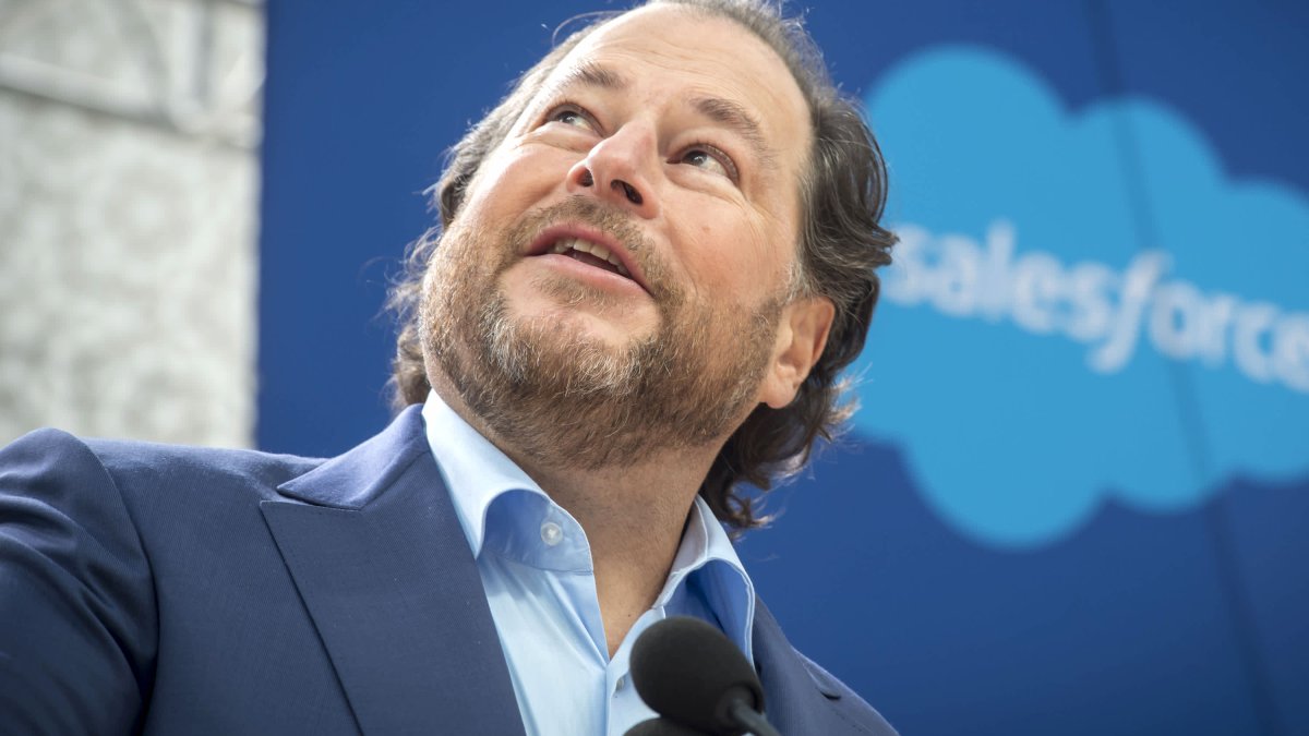 Salesforce CEO Marc Benioff Started as a 19-Year-Old Apple Intern — Here's Why He Was Hired and What He Learned - Vimarsana News