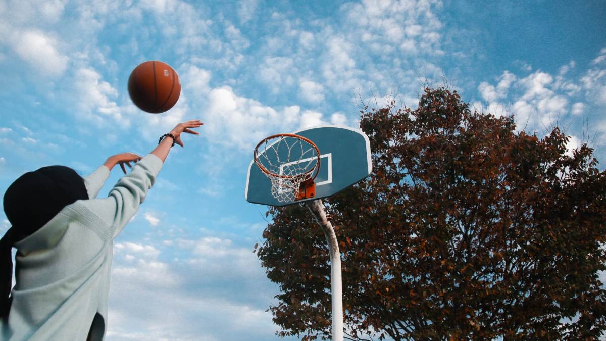 Study: 'Home Court Advantage' Is Real — Here's How It ...