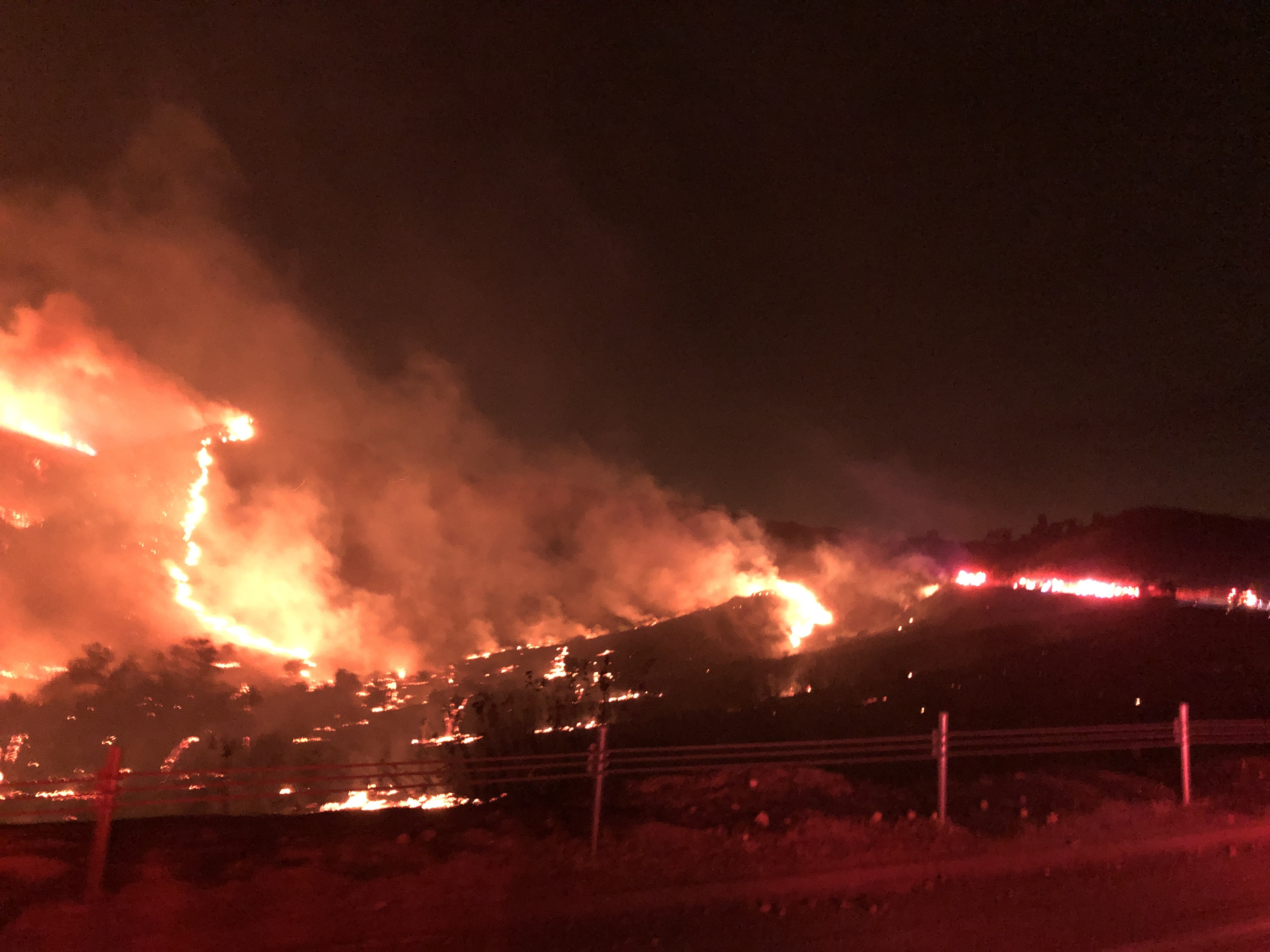 Thousands Ordered to Evacuate on Christmas Eve Due to Wildfire North of San Diego - Vimarsana News