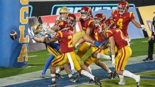 UCLA Bruins last hailmary that went incomplete during USC Trojans vs UCLA Bruins football game