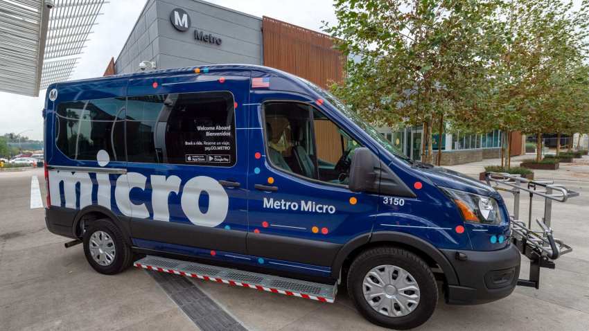 Metro Micro是一种共享乘车服务，在洛杉矶县的指定服务区内使用面包车进行短途旅行。(photo:NBCLA)