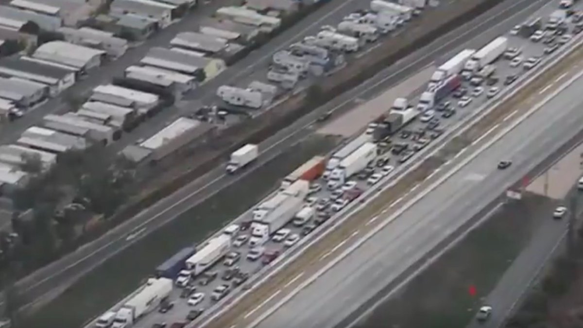 Big Rig Brings Down Power Lines on 60 Freeway in Chino – NBC Los Angeles