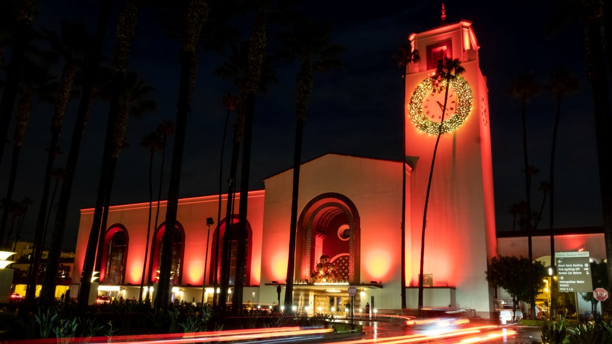 Union Station’s Sparkly Tree to Shimmer for Home Viewers NBC Los Angeles