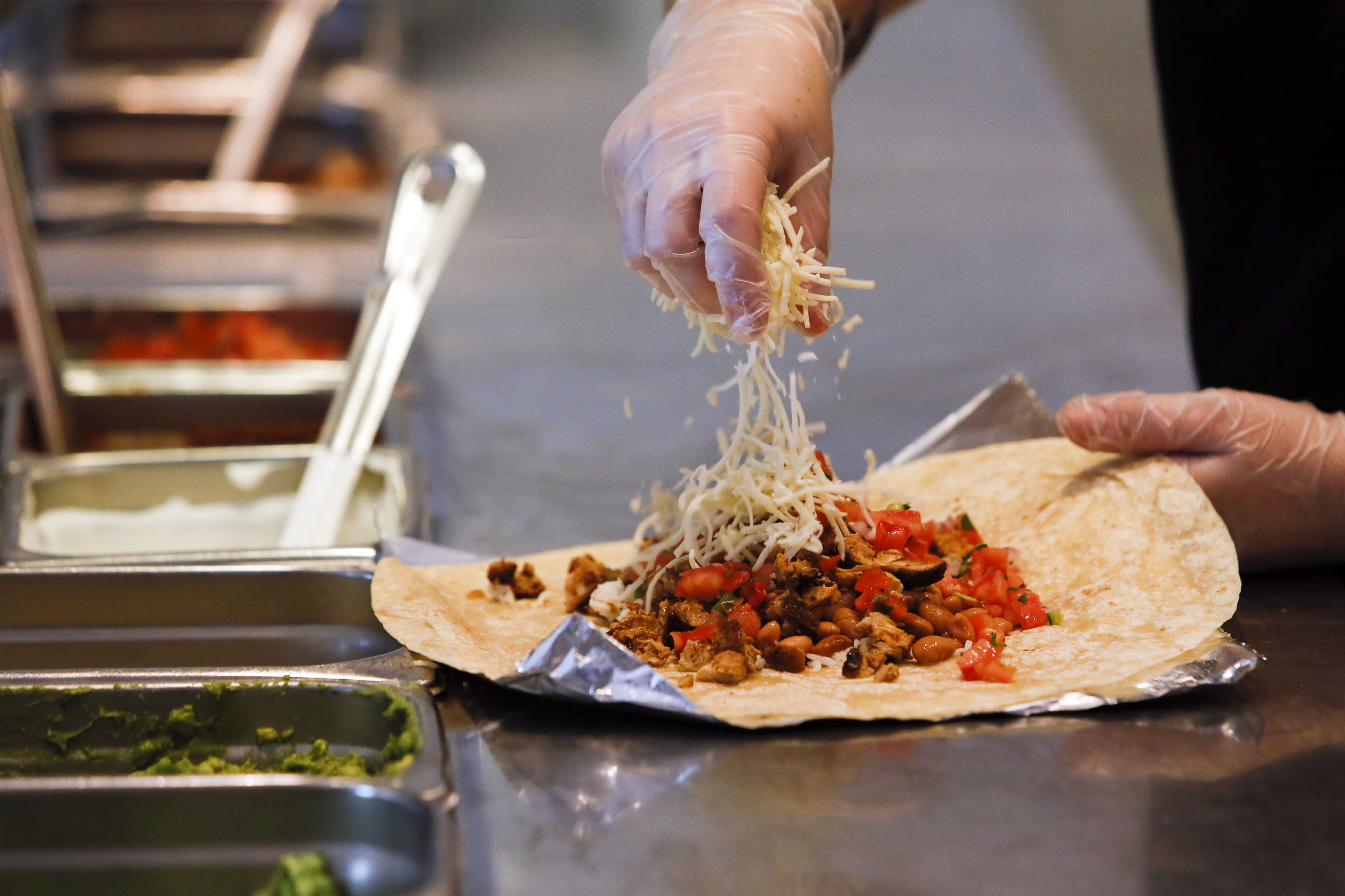Restaurants Seem Unlikely to Require Workers to Receive Covid Vaccine - Vimarsana News