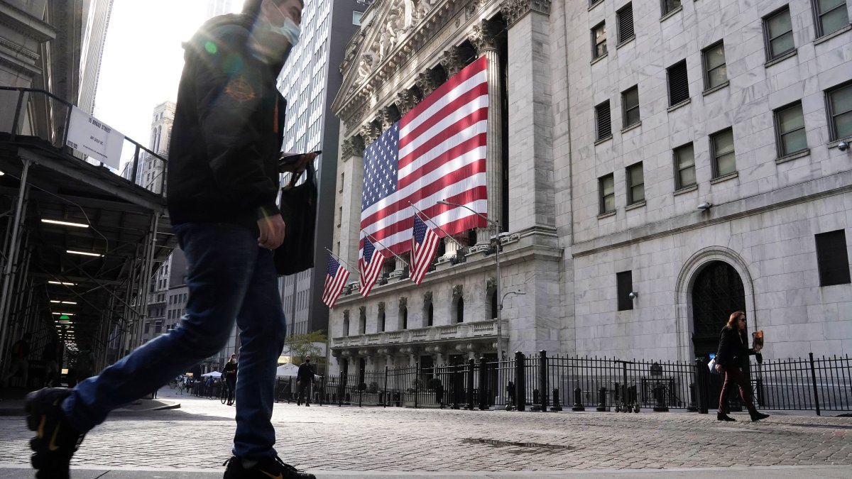 Stocks Making the Biggest Moves Premarket: Delta Air Lines, Twitter, Snap and More - Vimarsana News