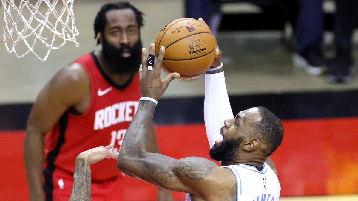 Anthony Davis Scores 27 as Lakers Roll to 120-102 Win Over Rockets ...