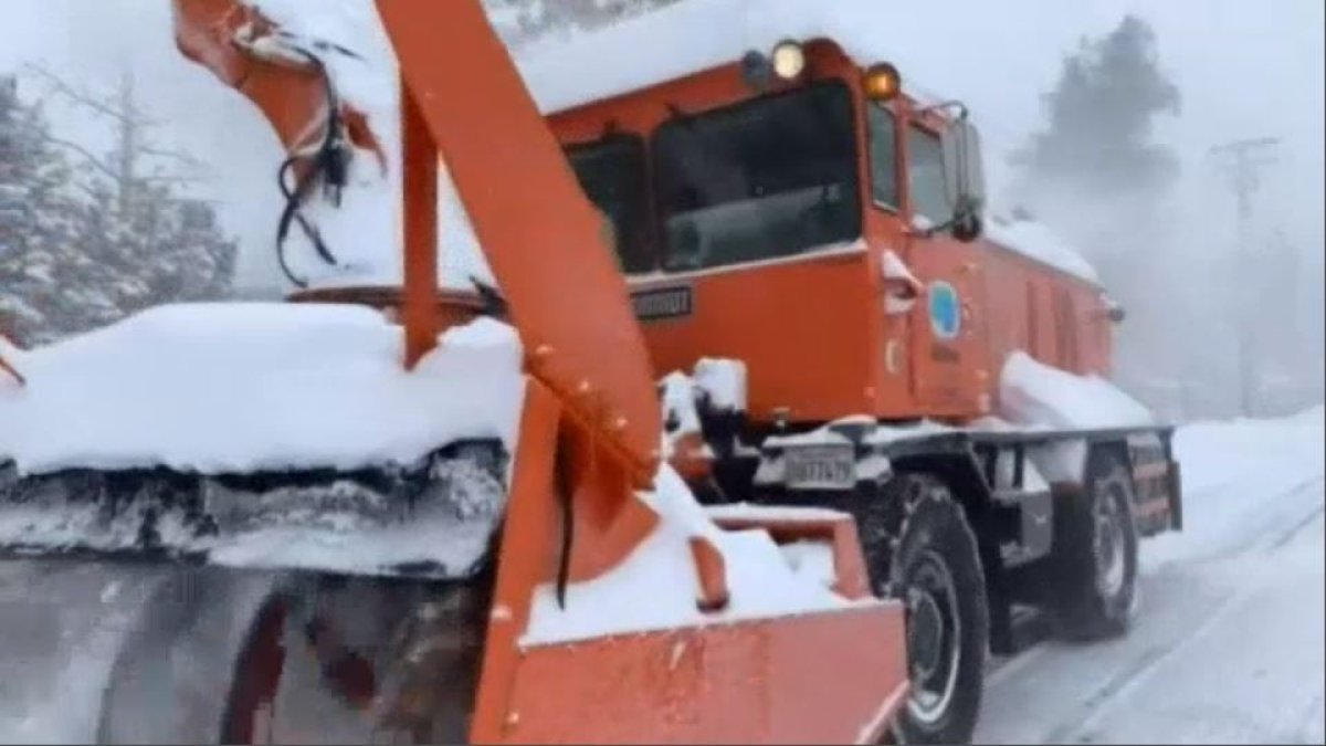 Caltrans Crews Work to Clear Roads in Big Bear After Snowfall NBC Los