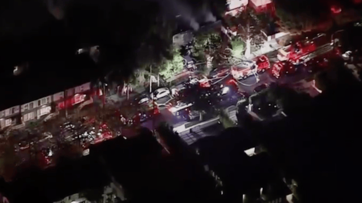 Early Morning Fire Burns Hollywood Hills Apartment – NBC Los Angeles
