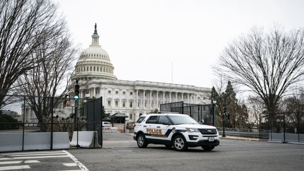 DC Mayor Asks Feds to Cancel Demonstration Permits, Secure Inauguration