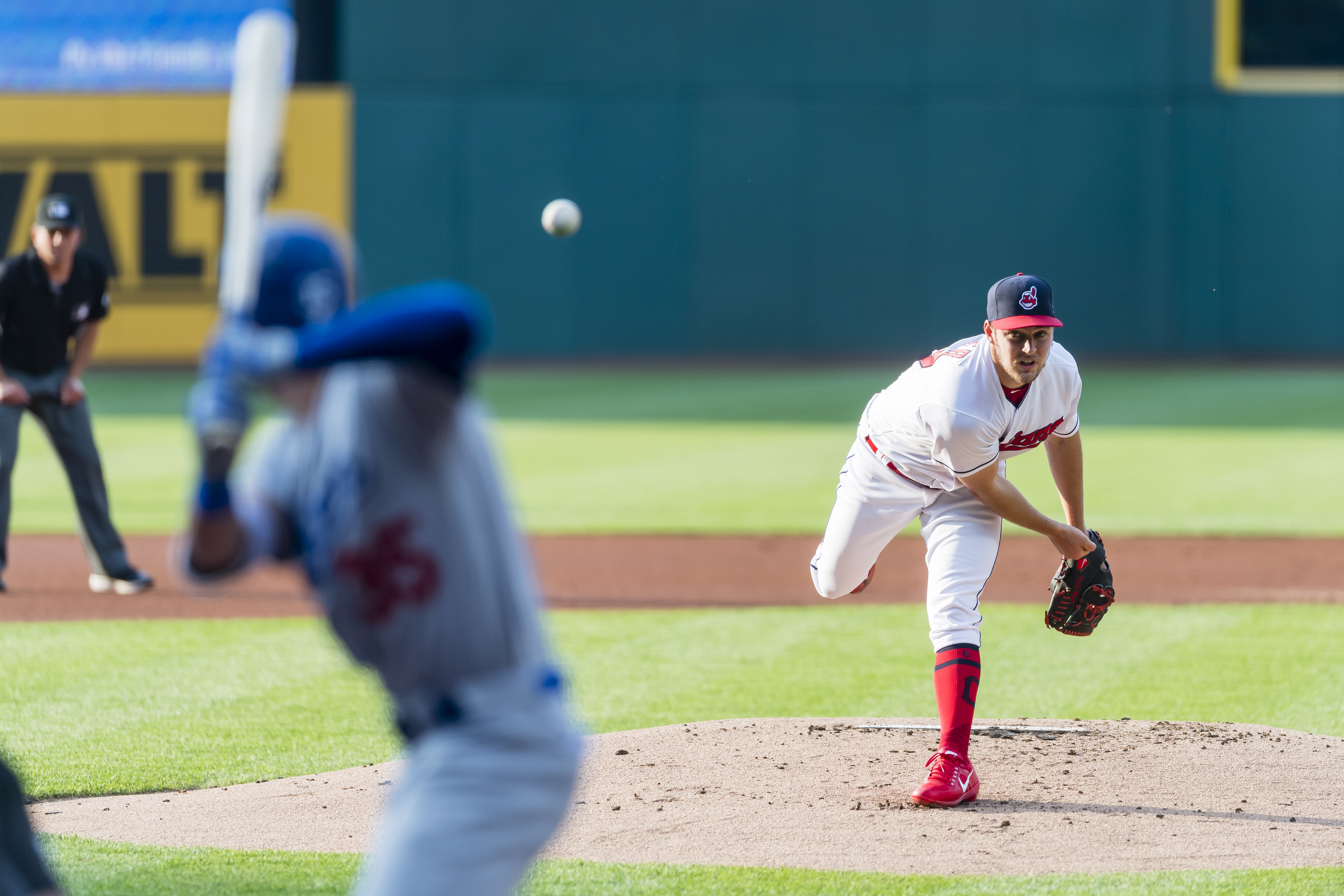 Trevor Bauer puts Dodgers in position to win