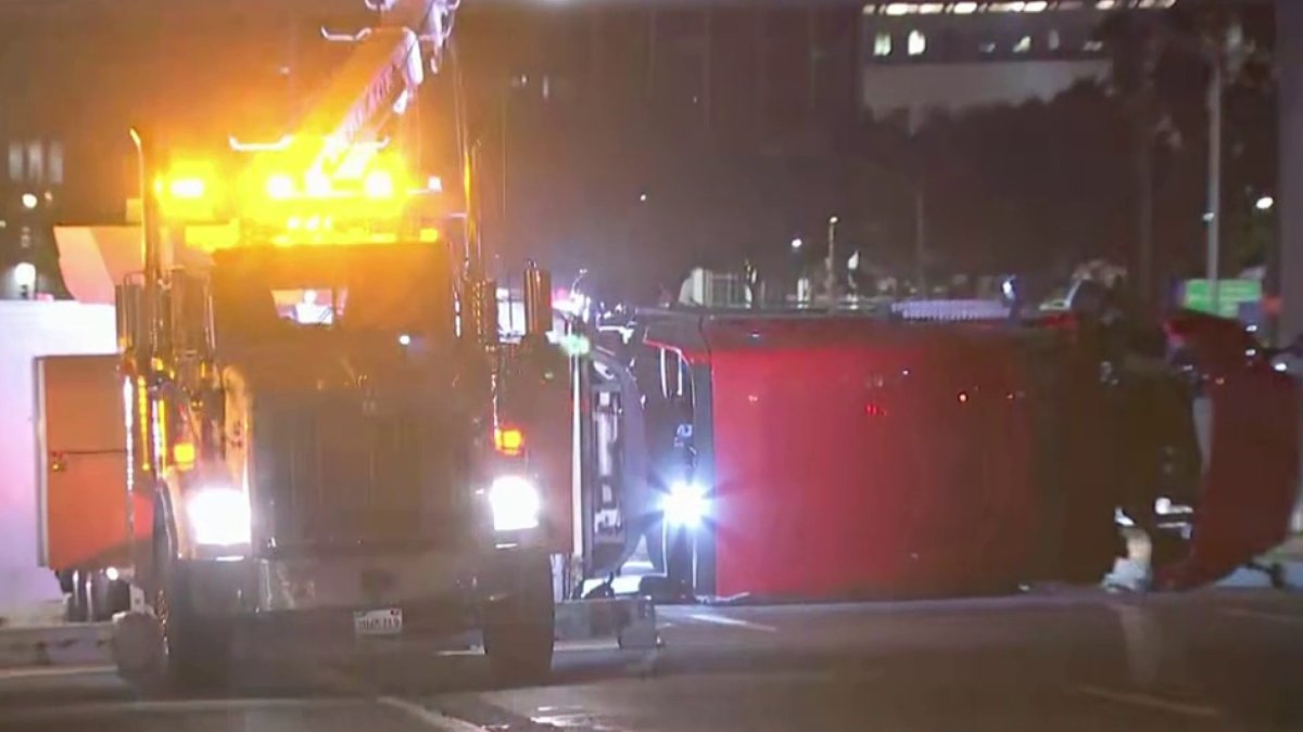 Overturned Big Rig Blocks Several Traffic Lanes of 101 Freeway in ...