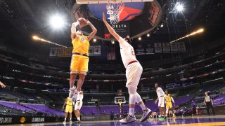 Cleveland Cavaliers v Los Angeles Lakers