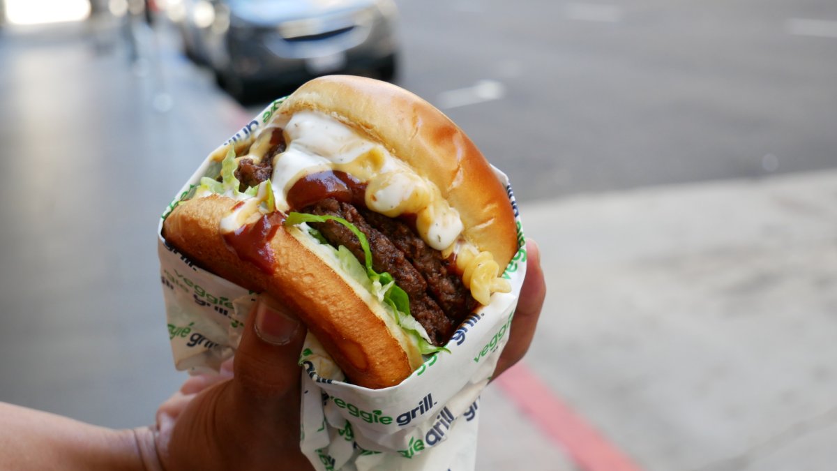 Plant Based Double Burger Boasts Mac Cheese Nbc Los Angeles