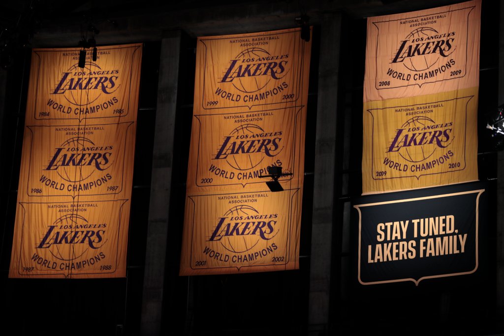 Los Angeles Lakers - Tonight we celebrate Banner No. 17. #LakeShow