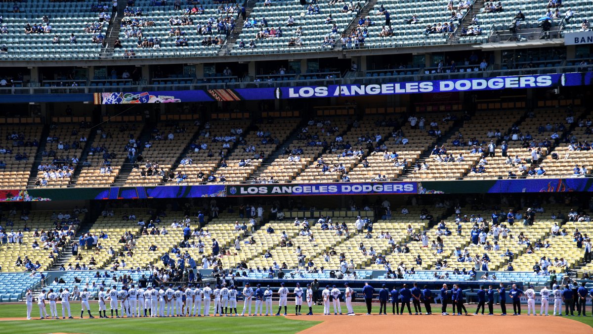 Thousands of fans welcome at Dodger Stadium, Angel Stadium - Los