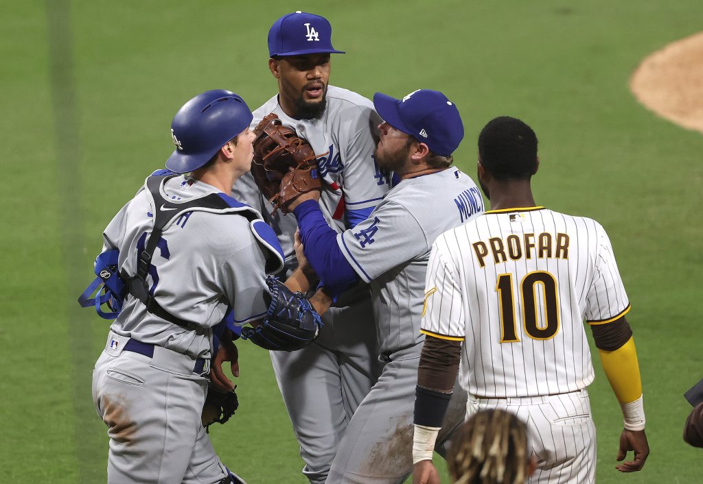 Cody Bellinger, Corey Seager, Justin Turner & Dave Roberts Proud