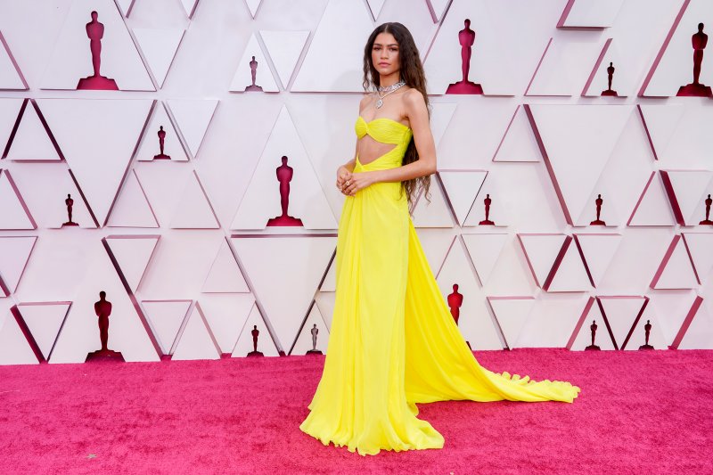 See the Best Looks From the Oscars 2021 Red Carpet