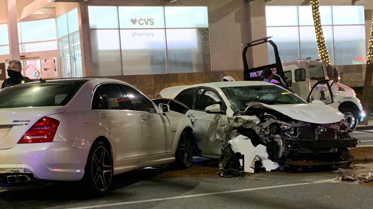 Thieves Crash Car Through Front of Beverly Hills Neiman Marcus – NBC Los  Angeles