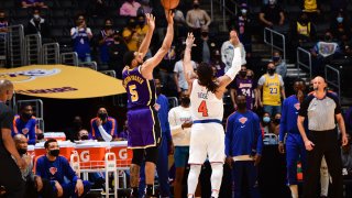 New York Knicks v Los Angeles Lakers