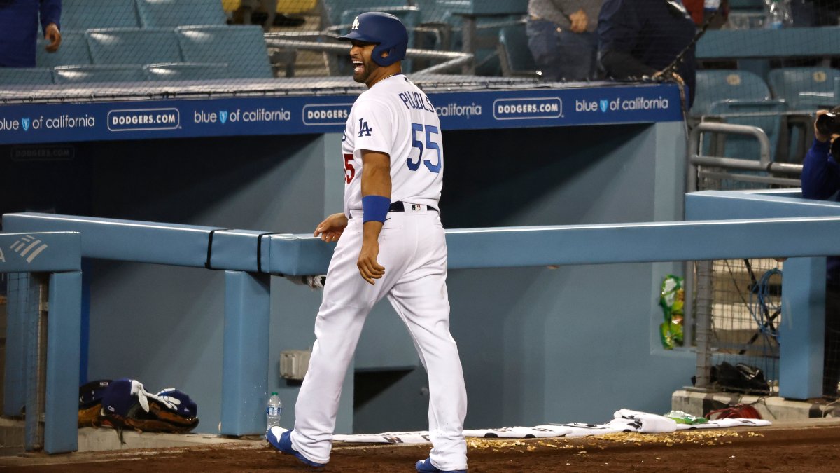 Tío Albert Pujols homers in the 1st to make it 2-0 #Dodgers!