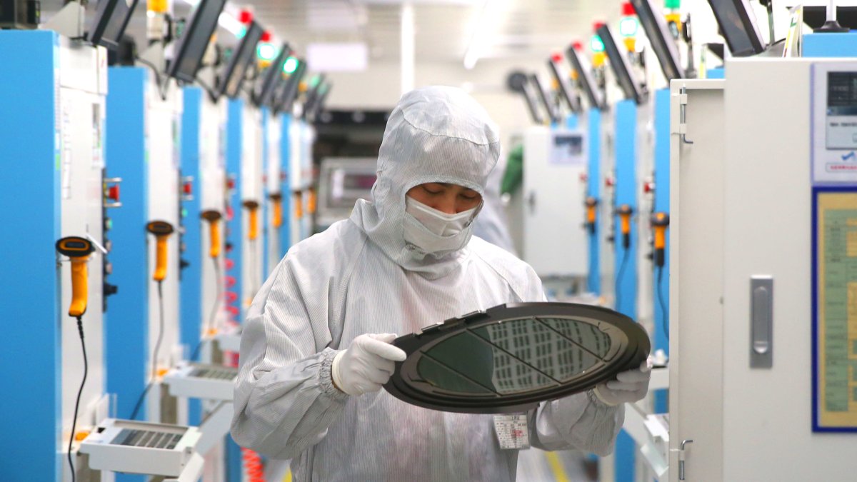 China Is Still 'Three Or Four Generations' Away From Developing Latest Semiconductor Tech, IDC Says – NBC Los Angeles - Vimarsana News
