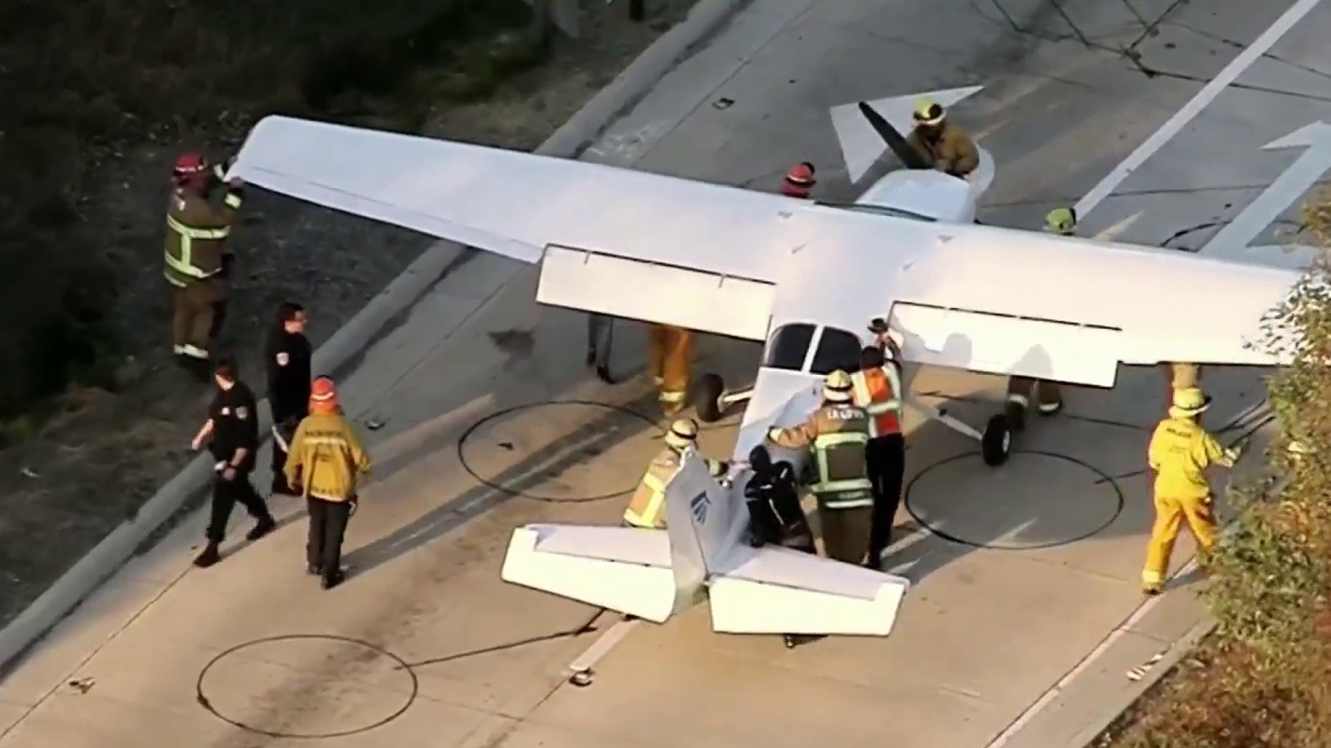 Plane Makes Emergency Landing On 101 Freeway In Westlake Village – NBC ...