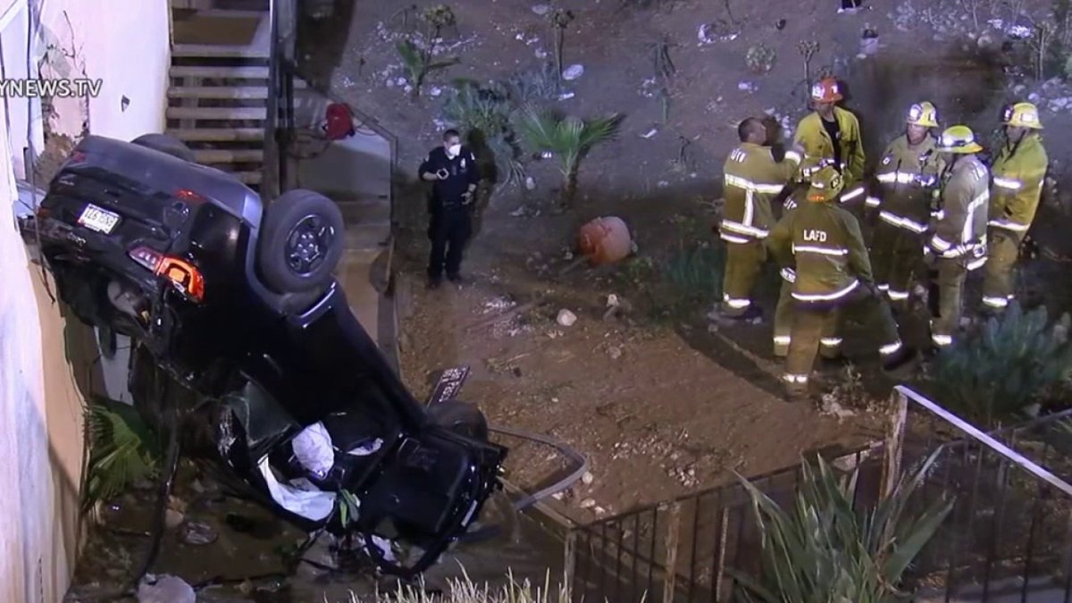 Four Injured After Car Crashes Into Highland Park Apartment Building ...