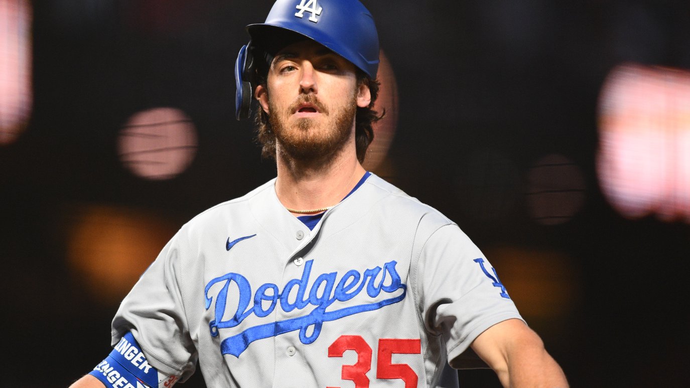 Cody Bellinger’s Throwing Blunder in 8th Helps Giants Top Dodgers 21