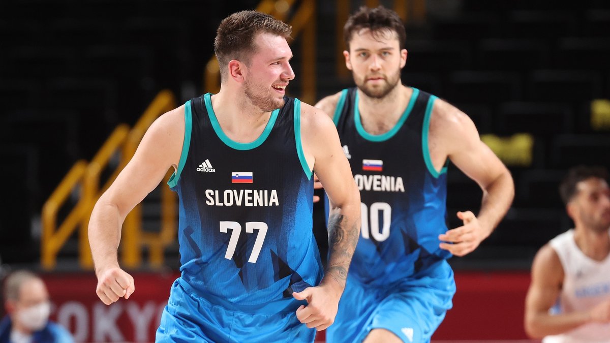 Luka Dončić na prvi olimpijski košarkarski tekmi v Sloveniji – NBC Los Angeles