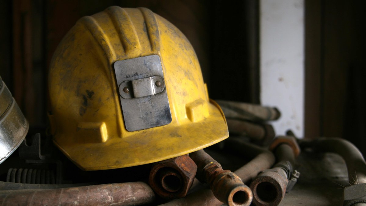 39 Workers Trapped in Canadian Mine But Evacuation Underway – NBC Los Angeles 39 Workers Trapped in Canadian Mine But Evacuation Underway – NBC Los Angeles