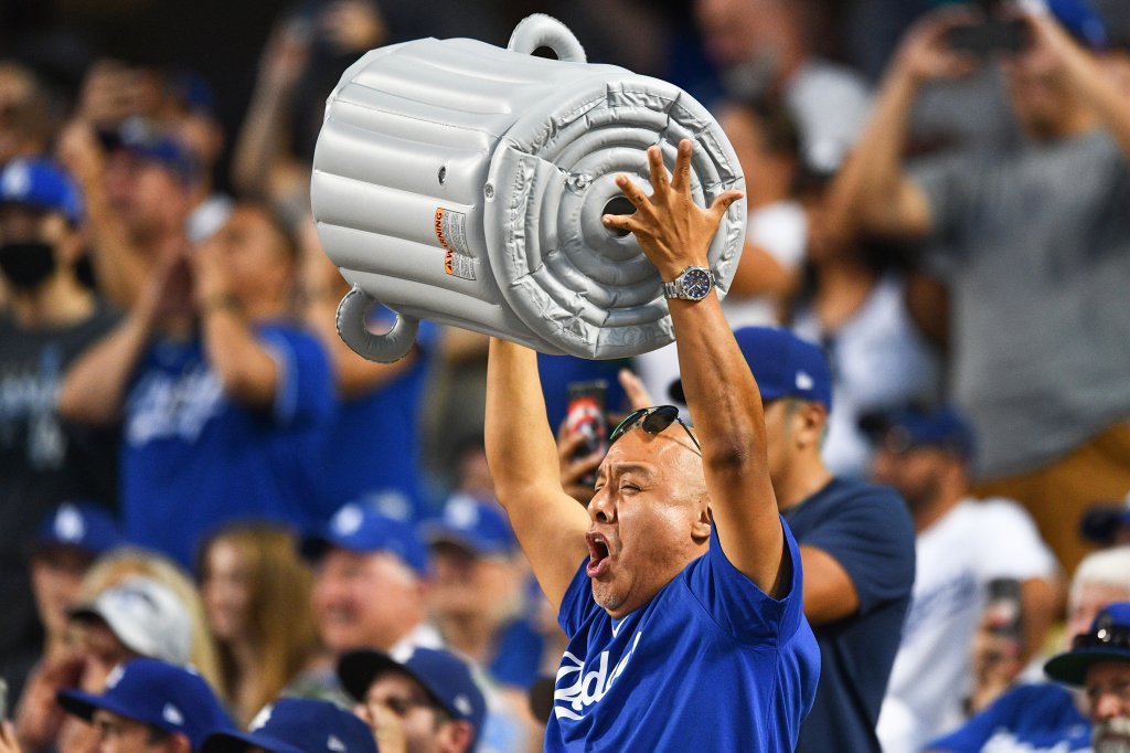 Dodgers balk all over the Astros to complete comeback win – Orange County  Register