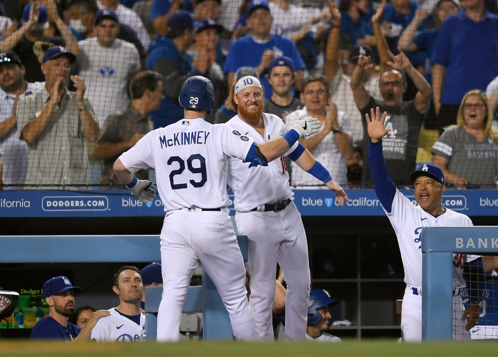 Los Angeles Dodgers first baseman Yoshi Tsutsugo (28) singles and