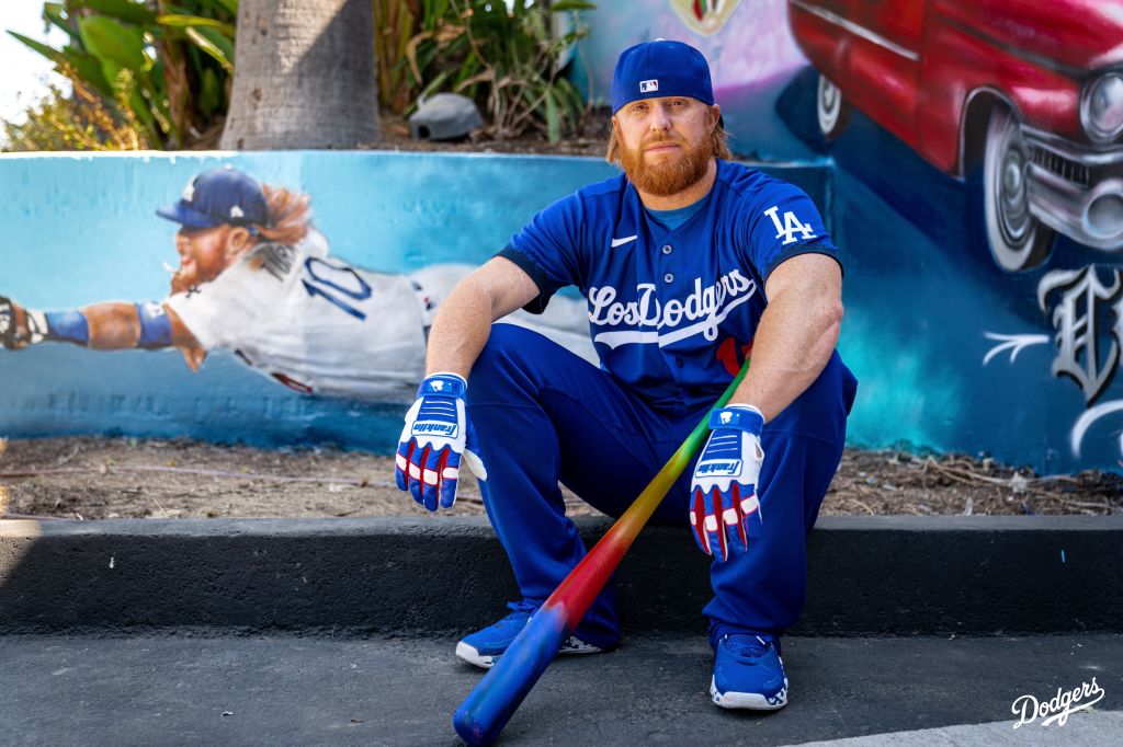 Dodgers City Connect jersey unveiled, plus new Dodger Stadium murals 
