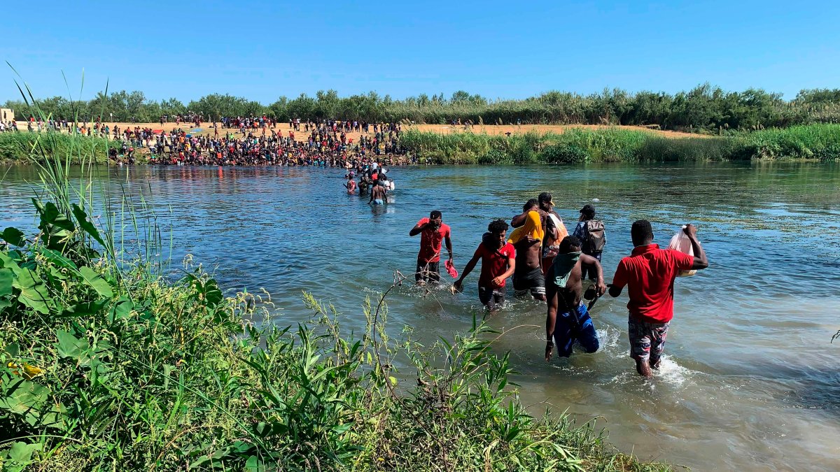 US Closes Part of Texas Border, Begins Flying Haitians Home – NBC Los Angeles US Closes Part of Texas Border, Begins Flying Haitians Home – NBC Los Angeles