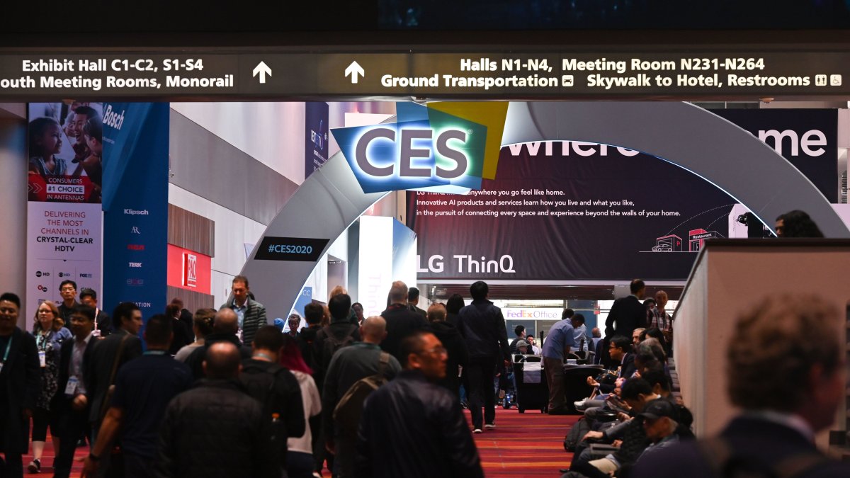 Crushed by Pandemic, Conventions Launch Cautious Return – NBC Los Angeles Crushed by Pandemic, Conventions Launch Cautious Return – NBC Los Angeles