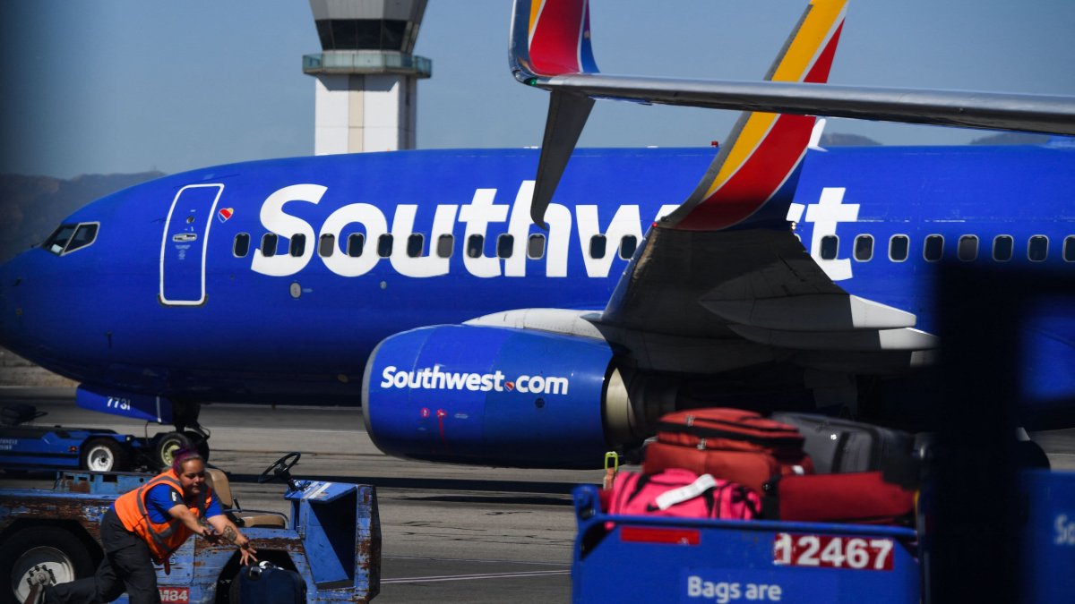 Southwest: We Won't Put Unvaccinated Workers on Unpaid Leave – NBC Los Angeles - Vimarsana News