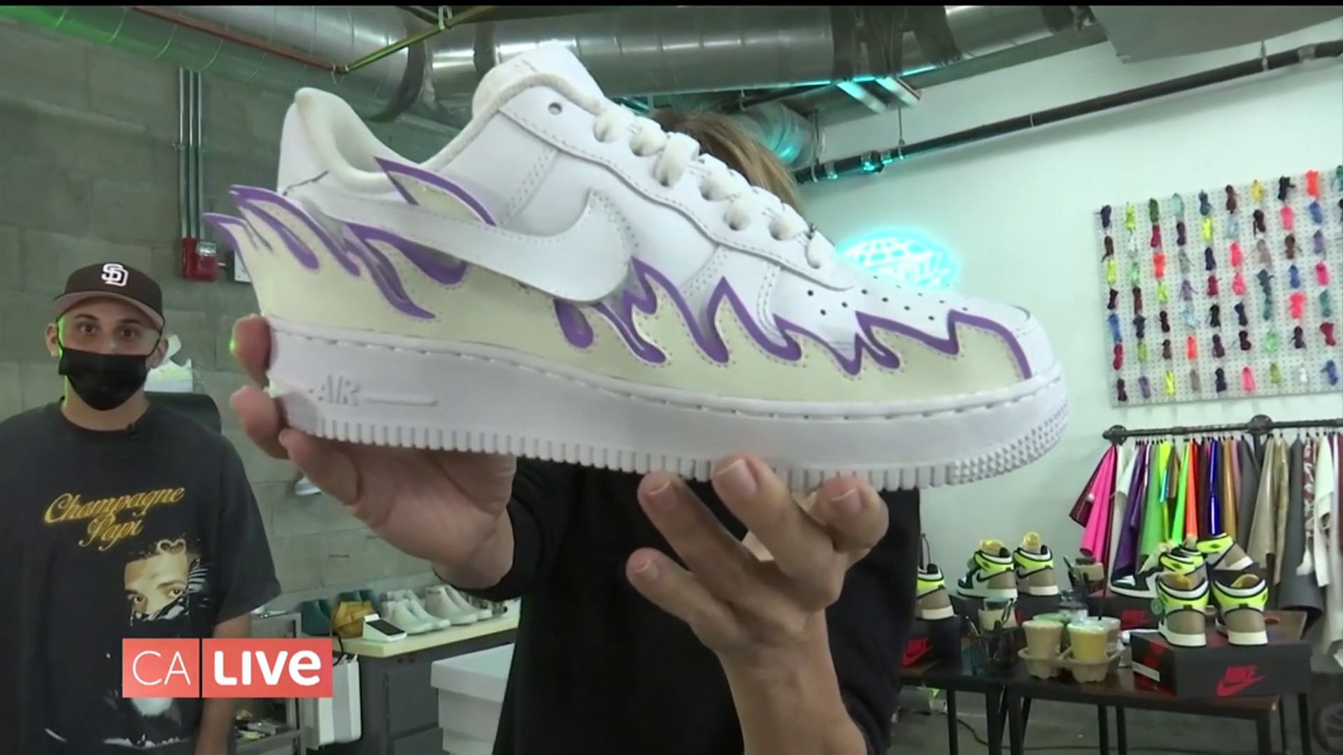 Woedend Verkeersopstopping Knorrig Customize Your Sneakers at Eagle Rock's Majorwavez Lab – NBC Los Angeles